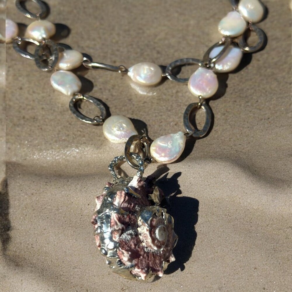 Conch Shell & White Keshi Teardrop Pearl Necklace With Artisan Silver Metalwork - Picture 7 of 16